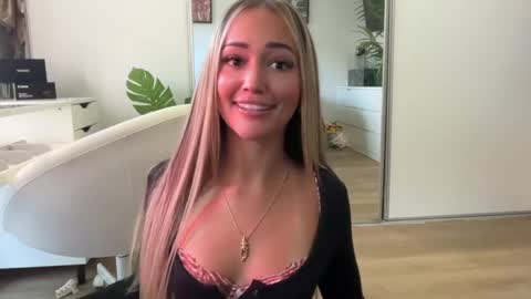 Livvyy online show from 05-22-26, 11:10