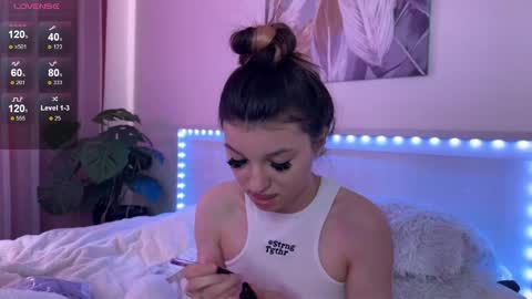 Snapshot of luvlyveronica chatting on 05-19-26, 10:54 Veronica online show from 05-19-26, 10:54