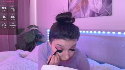 Snapshot of luvlyveronica chatting on 05-20-26, 10:21 Veronica online show from 05-20-26, 10:21