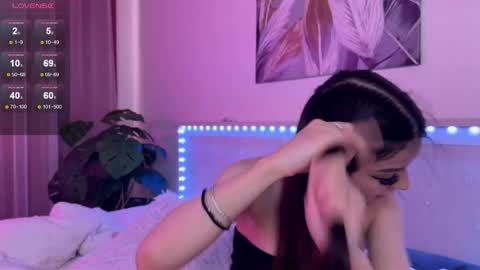 Snapshot of luvlyveronica chatting on 05-30-26, 08:33 Veronica online show from 05-30-26, 08:33