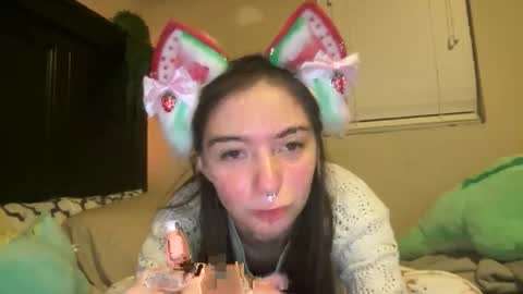 Snapshot of luvrxstarx chatting on 12-18-25, 04:40 luvrxstarx online show from 12-18-25, 04:40