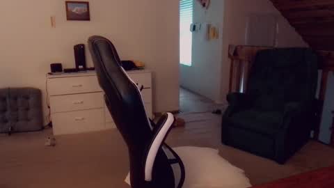 Snapshot of luvs2bbritney chatting on 02-20-25, 10:15 Britney online show from 02-20-25, 10:15