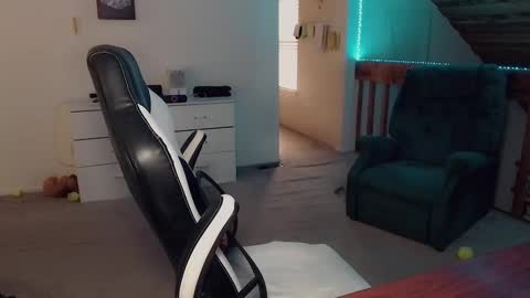 Snapshot of luvs2bbritney chatting on 09-13-25, 07:35 Britney online show from 09-13-25, 07:35