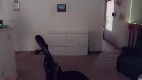 Snapshot of luvs2bbritney chatting on 10-09-25, 11:03 Britney online show from 10-09-25, 11:03