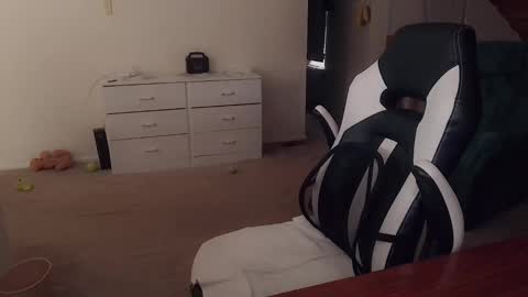 Snapshot of luvs2bbritney chatting on 11-03-25, 07:15 Britney online show from 11-03-25, 07:15