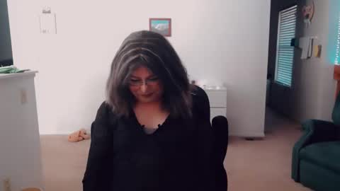 Snapshot of luvs2bbritney chatting on 11-09-25, 08:51 Britney online show from 11-09-25, 08:51