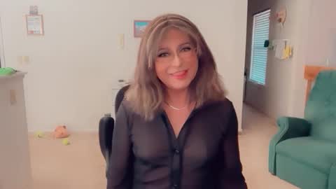 Snapshot of luvs2bbritney chatting on 11-14-25, 07:34 Britney online show from 11-14-25, 07:34