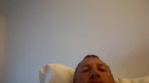 Snapshot of luvtobenude21 chatting on 06-11-26, 11:19 Joe and Sarah online show from 06-11-26, 11:19