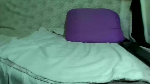 Bee Bee online show from 03-06-25, 03:24