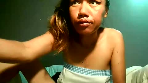 Snapshot of luvu4everxxx chatting on 05-26-26, 03:46 Bee Bee online show from 05-26-26, 03:46