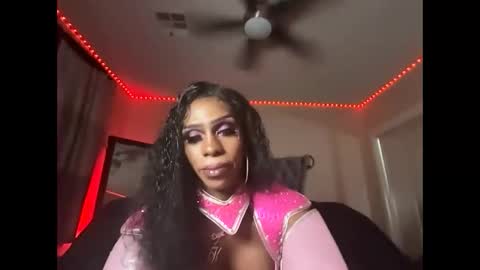 Snapshot of luvvlee chatting on 11-01-25, 12:07 luvvlee online show from 11-01-25, 12:07