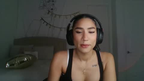 Snapshot of luvvvxliv chatting on 11-14-25, 01:04 Liv 3 online show from 11-14-25, 01:04