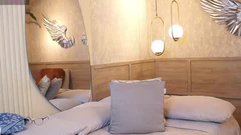 Luxa  online show from 04-17-26, 01:03