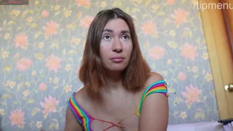 Snapshot of luxegirl67 chatting on 09-15-25, 12:27 Sophie online show from 09-15-25, 12:27