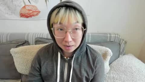 Snapshot of luxgray chatting on 05-22-26, 08:25 LuxGray online show from 05-22-26, 08:25