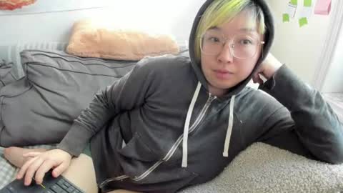 Snapshot of luxgray chatting on 06-15-26, 12:18 LuxGray online show from 06-15-26, 12:18