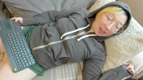 Snapshot of luxgray chatting on 06-22-26, 01:08 LuxGray online show from 06-22-26, 01:08