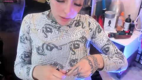 Snapshot of luxifer_666 chatting on 02-10-25, 10:51 Luxifer online show from 02-10-25, 10:51