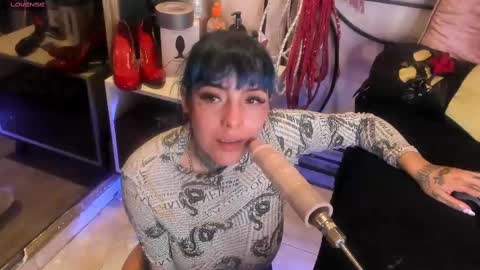 Snapshot of luxifer_666 chatting on 02-11-25, 01:52 Luxifer online show from 02-11-25, 01:52