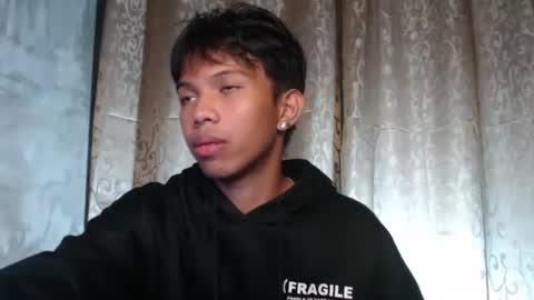Snapshot of luxirfy_xx chatting on 10-11-25, 04:49 luxirfy online show from 10-11-25, 04:49