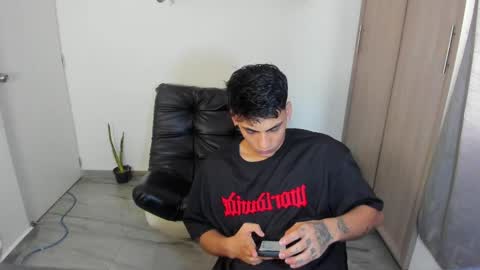 Snapshot of luxrx chatting on 05-03-26, 04:35 luxrx online show from 05-03-26, 04:35