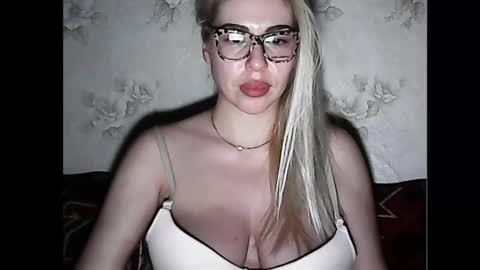 Snapshot of luxsonyastar chatting on 01-29-25, 08:35 LuxSonyaStar online show from 01-29-25, 08:35