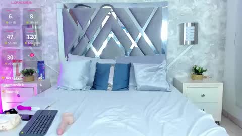 Snapshot of luxury_woman_ chatting on 01-10-25, 09:20 online show from 01-10-25, 09:20