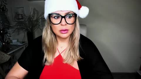 Snapshot of luxxx_diana chatting on 12-17-24, 07:18 Diana online show from 12-17-24, 07:18