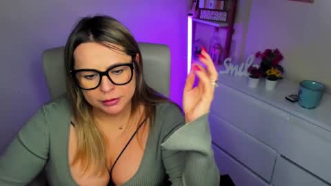 Snapshot of luxxx_diana chatting on 02-27-25, 06:09 Diana online show from 02-27-25, 06:09