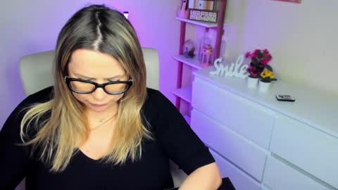 Snapshot of luxxx_diana chatting on 02-28-25, 03:04 Diana online show from 02-28-25, 03:04