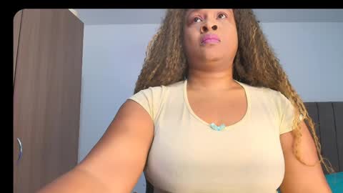 Snapshot of luxy_benet chatting on 05-29-26, 08:34 Big Benet online show from 05-29-26, 08:34