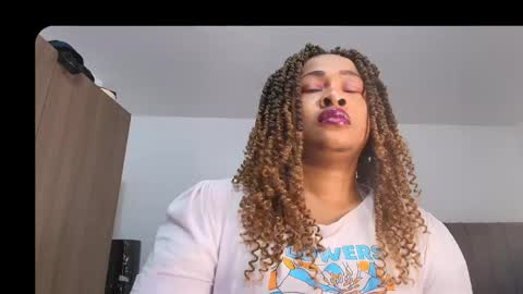 Snapshot of luxy_benet chatting on 06-04-26, 08:20 Big Benet online show from 06-04-26, 08:20