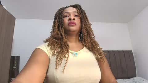 Snapshot of luxy_benet chatting on 06-08-26, 12:27 Big Benet online show from 06-08-26, 12:27