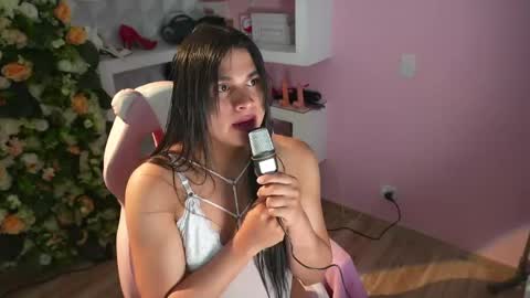 Luz online show from 05-19-26, 04:35