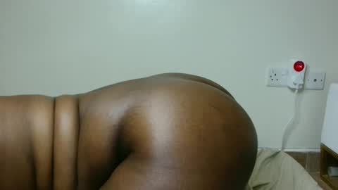 Snapshot of luzremi chatting on 09-10-25, 10:37 luzremi online show from 09-10-25, 10:37