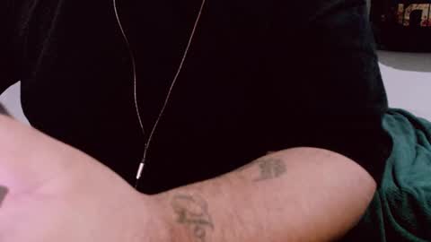 Snapshot of lvcifer_ chatting on 01-10-25, 01:53 ayoo online show from 01-10-25, 01:53