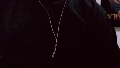 Snapshot of lvcifer_ chatting on 01-11-25, 06:01 ayoo online show from 01-11-25, 06:01