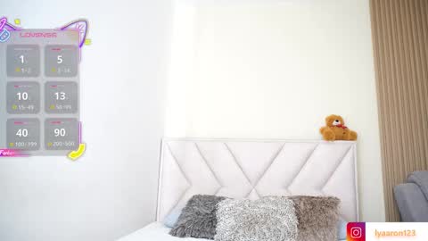 lya_aron_couple online show from 12-18-25, 07:09