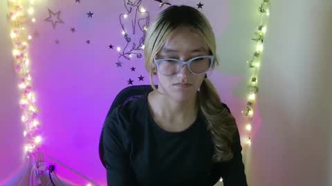 Snapshot of lya_ch chatting on 05-12-26, 11:35 Call me Lia online show from 05-12-26, 11:35