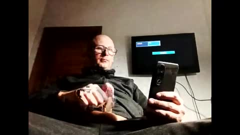 Snapshot of lyelik chatting on 02-15-25, 03:09 Alex online show from 02-15-25, 03:09