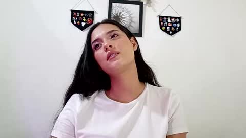 Snapshot of lyla205 chatting on 01-14-25, 02:19 lyla online show from 01-14-25, 02:19