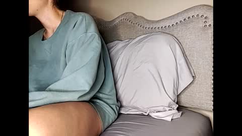 Snapshot of lylajades chatting on 12-02-24, 03:26 Olivia online show from 12-02-24, 03:26