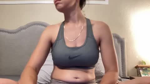 Snapshot of lylajades chatting on 09-18-25, 01:51 Olivia online show from 09-18-25, 01:51