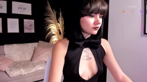 Snapshot of lyn_lebelle chatting on 01-12-26, 06:46 Lyn online show from 01-12-26, 06:46