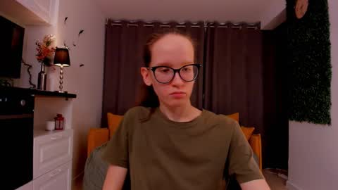 Snapshot of lynettebails chatting on 02-23-25, 01:24 Sara online show from 02-23-25, 01:24