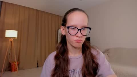 Snapshot of lynettebails chatting on 09-30-25, 04:12 Sara online show from 09-30-25, 04:12