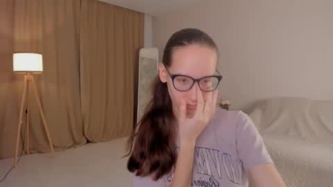 Snapshot of lynettebails chatting on 10-24-25, 04:25 Sara online show from 10-24-25, 04:25