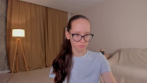 Snapshot of lynettebails chatting on 10-26-25, 04:02 Sara online show from 10-26-25, 04:02