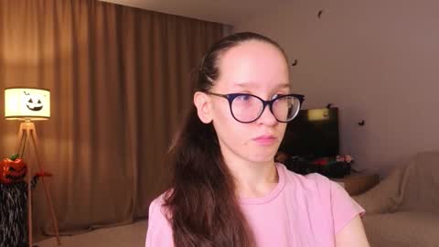 Snapshot of lynettebails chatting on 11-09-25, 04:05 Sara online show from 11-09-25, 04:05