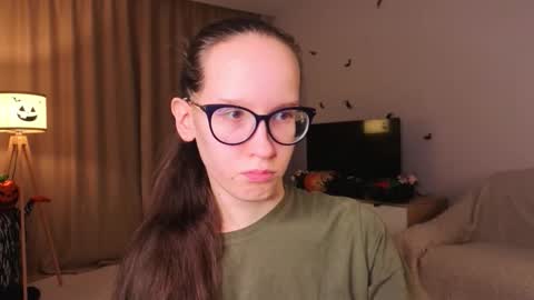 Snapshot of lynettebails chatting on 11-10-25, 04:06 Sara online show from 11-10-25, 04:06